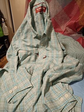 Simms Men’s Light Green Plaid Button-Up Shirt